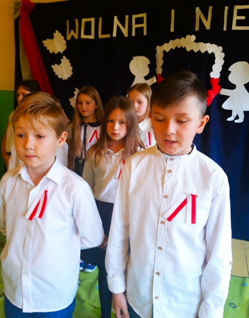 „Szkoła do hymnu” - Narodowe Święto Odzyskania Niepodległości – Filia w Malużynie - Obrazek 4