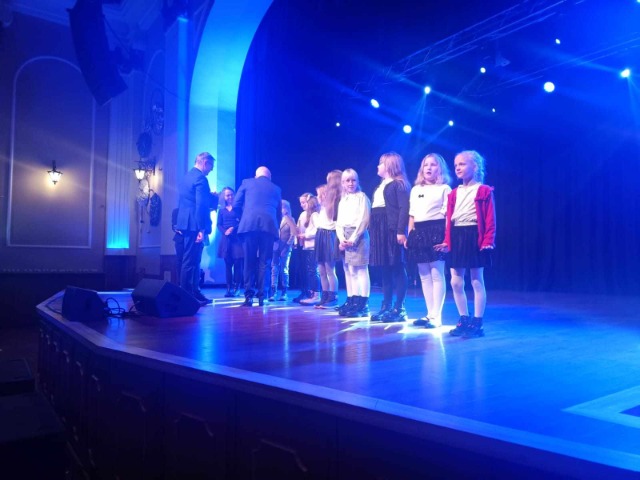 Laureaci SP 15 w trakcie wręczania nagród przez prezydenta Andrzeja Kotalę.