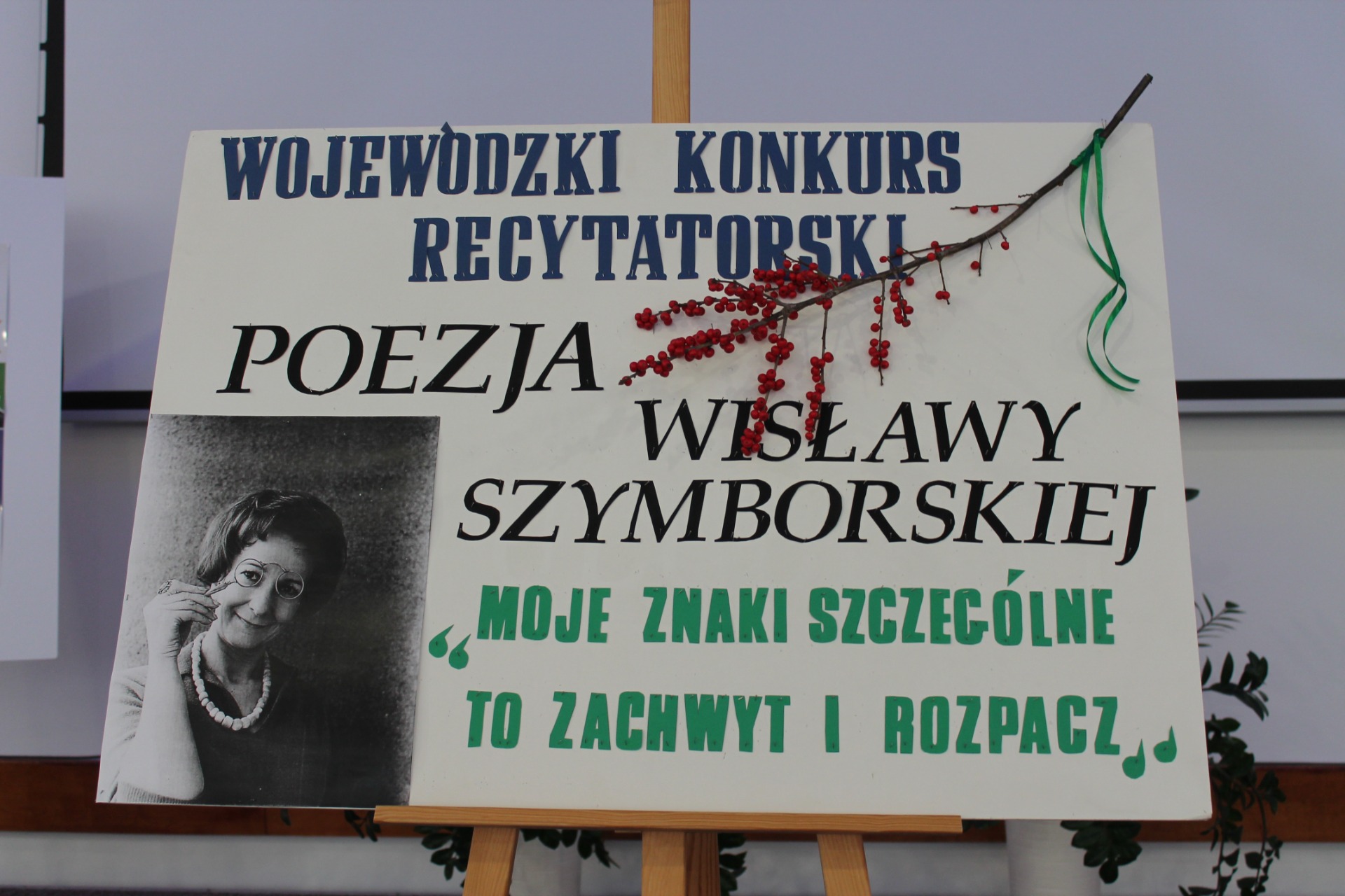 FINAŁ WOJEWÓDZKIEGO KONKURSU RECYTATORSKIEGO „Poezja Wisławy Szymborskiej w setną rocznicę urodzin noblistki” - Obrazek 2