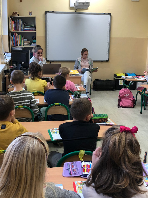 Akcja czytelnicza biblioteki szkolnej „Cała Polska czyta dzieciom” - Obrazek 1