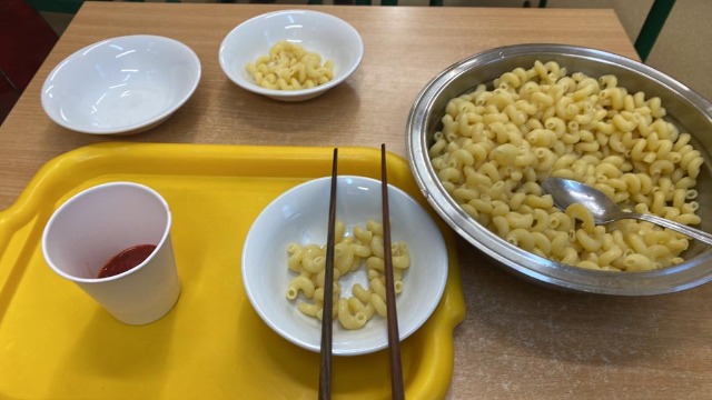 Japońskie śniadanie w klasie 3㊗️㊙️🇯🇵 - Obrazek 1