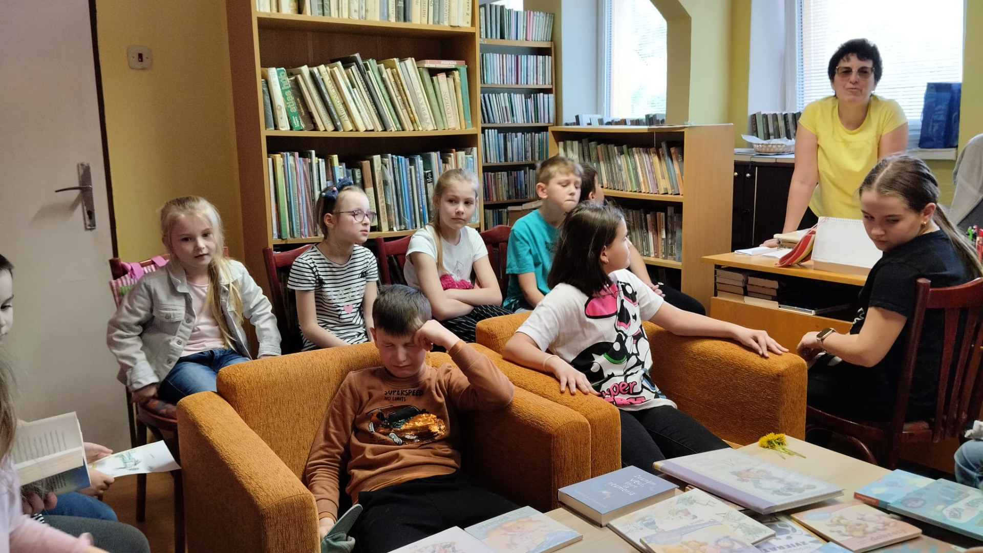 Deti zo školského klubu navštívili obecnú knižnicu - Obrázok 6