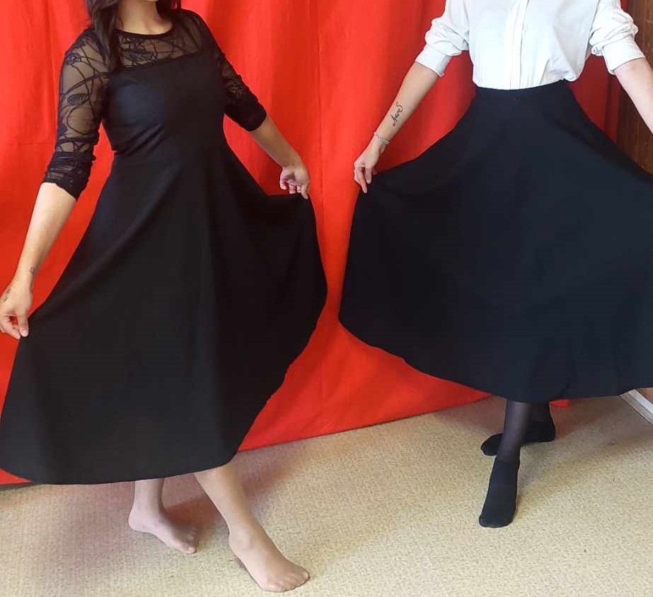 Sme šikovné krajčírky a toto sú naše modely - čierne šaty a čierna sukňa