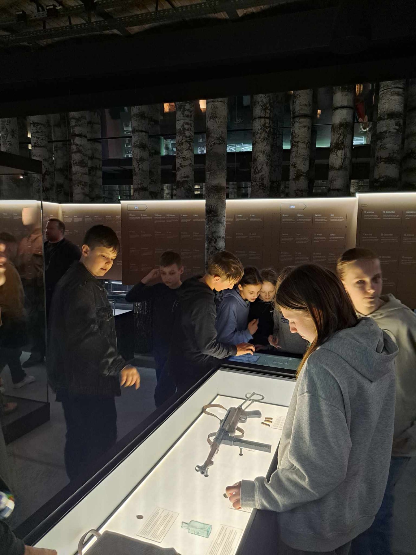 Uczniowie zwiedzają Muzeum Żołnierzy Wyklętych w Ostrołęce