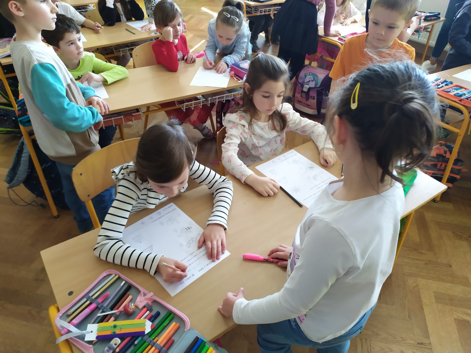 Naša návšteva u prvákov v škole - trieda KVETINKY  - Obrázok 5