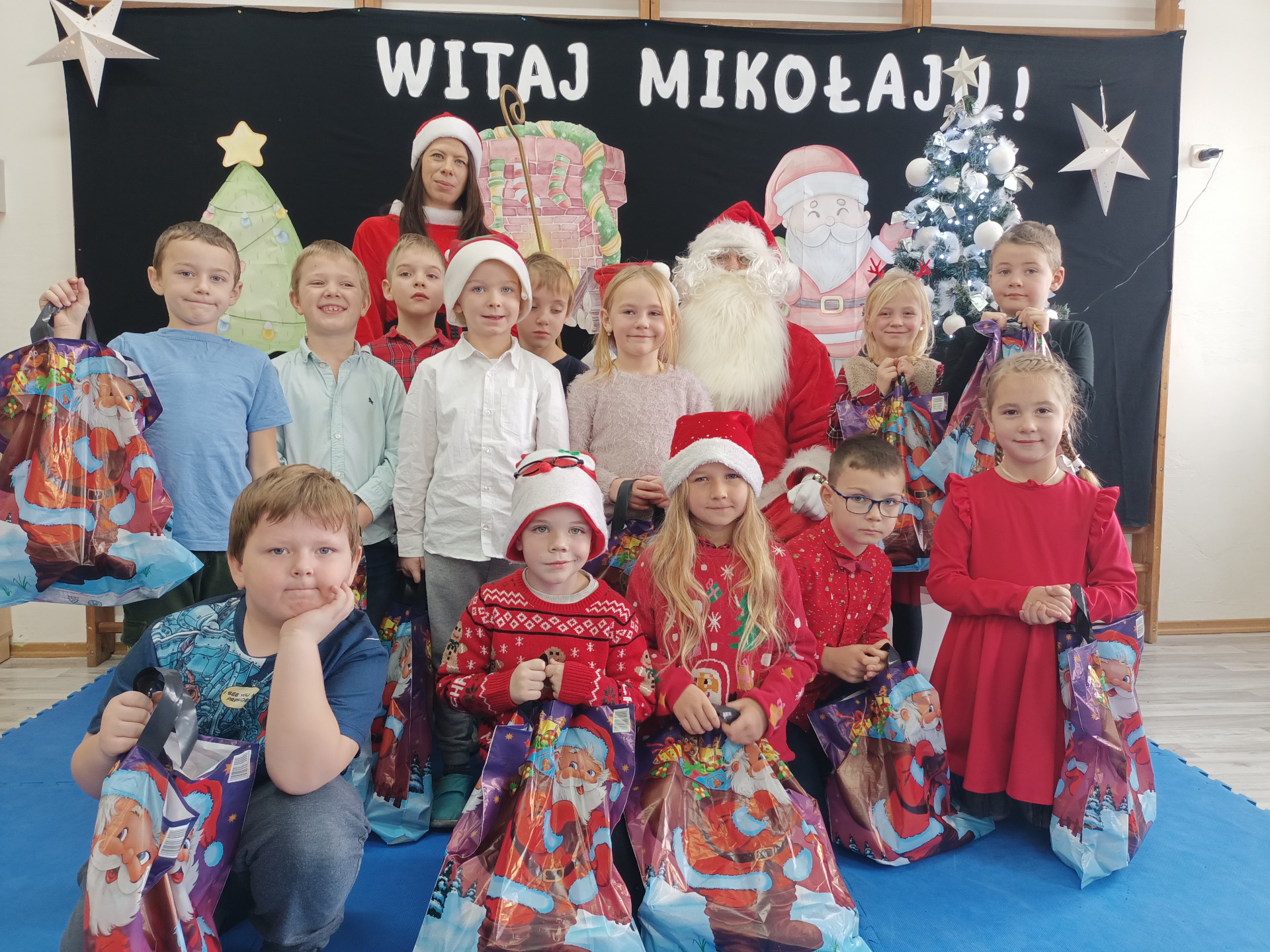 Wizyta św. Mikołaja w szkole i przedszkolu. - Obrazek 1