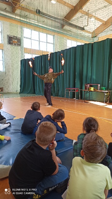 Występy cyrkowe w naszej szkole  - Obrazek 5