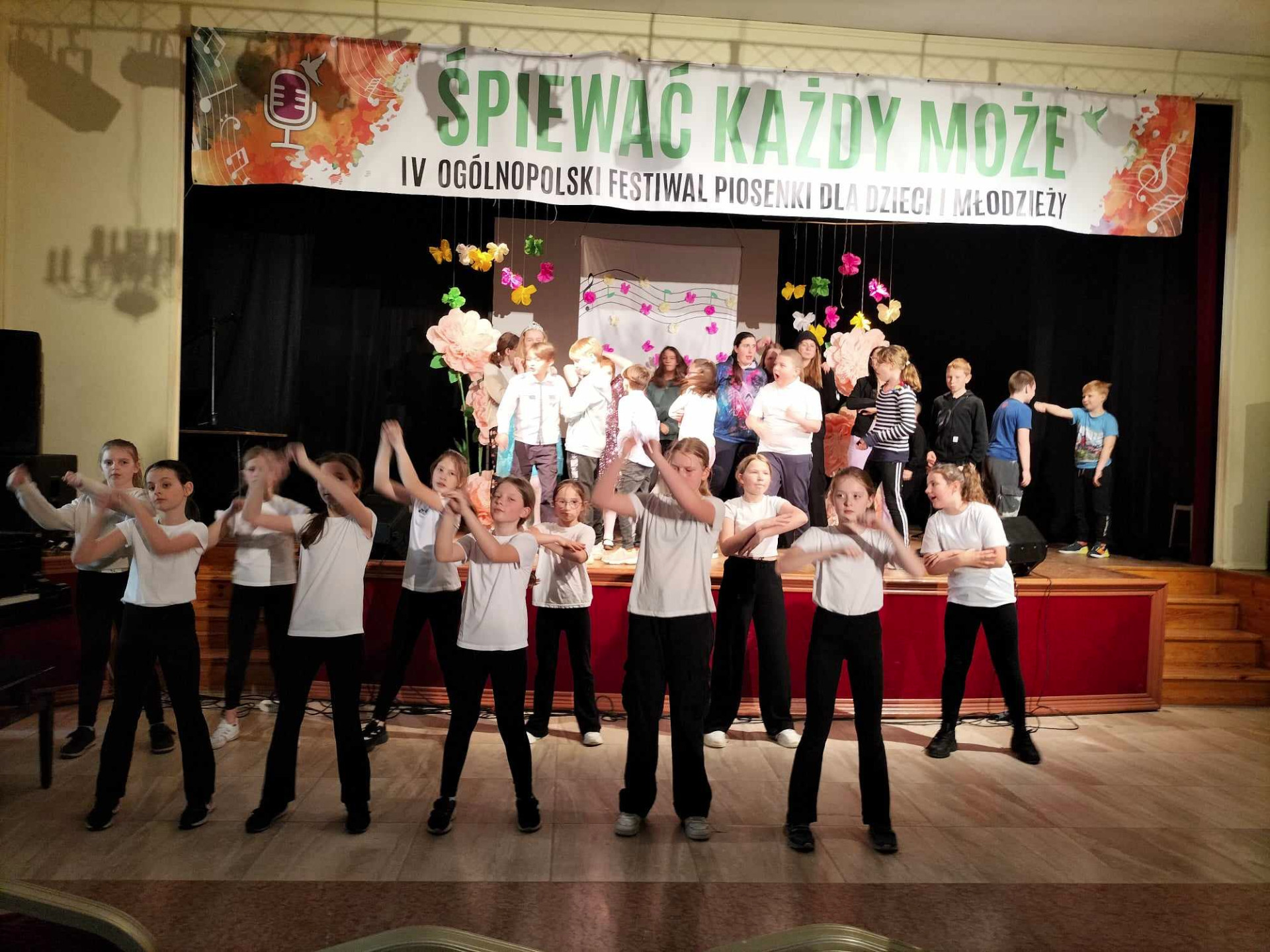 Udział naszych tancerek w IV Ogólnopolskim Festiwalu Piosenki dla Dzieci i Młodzieży - Obrazek 6