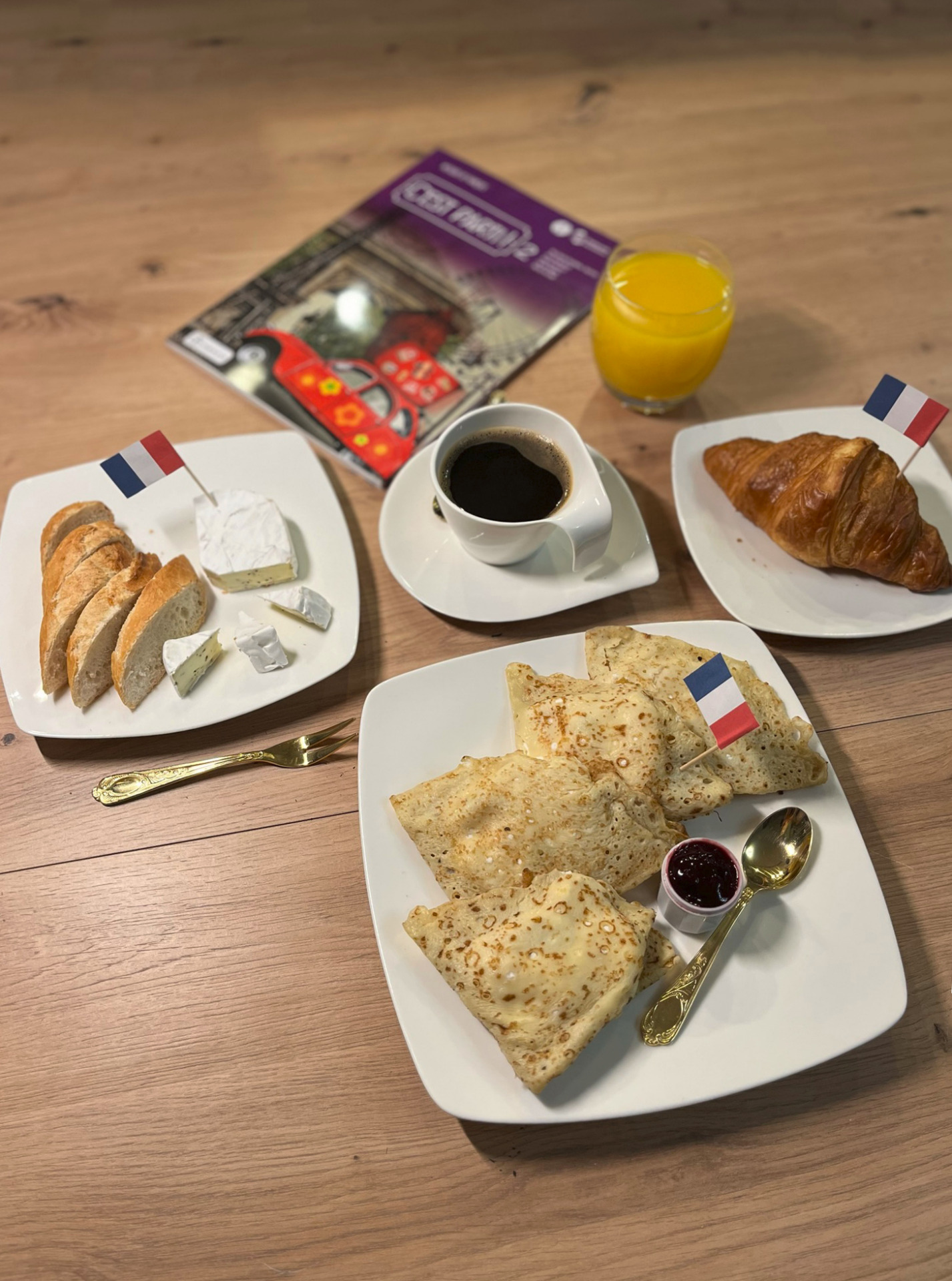 specjalności kuchni francuskiej- naleśniki, rogaliki, ser pleśniowy oraz kawa