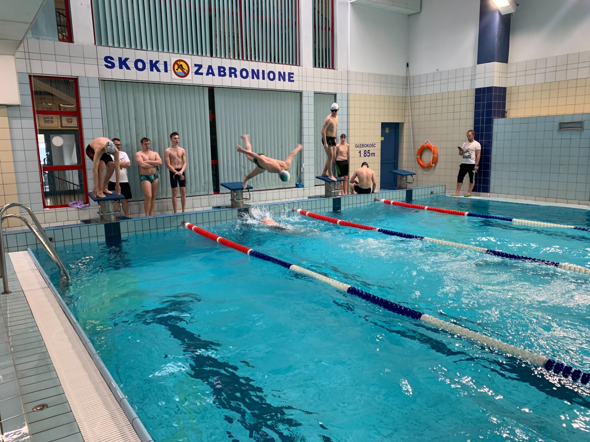 VII Międzyszkolne Mistrzostwa Zespołu Szkół Samochodowych i Licealnych nr 2 w pływaniu - Obrazek 1