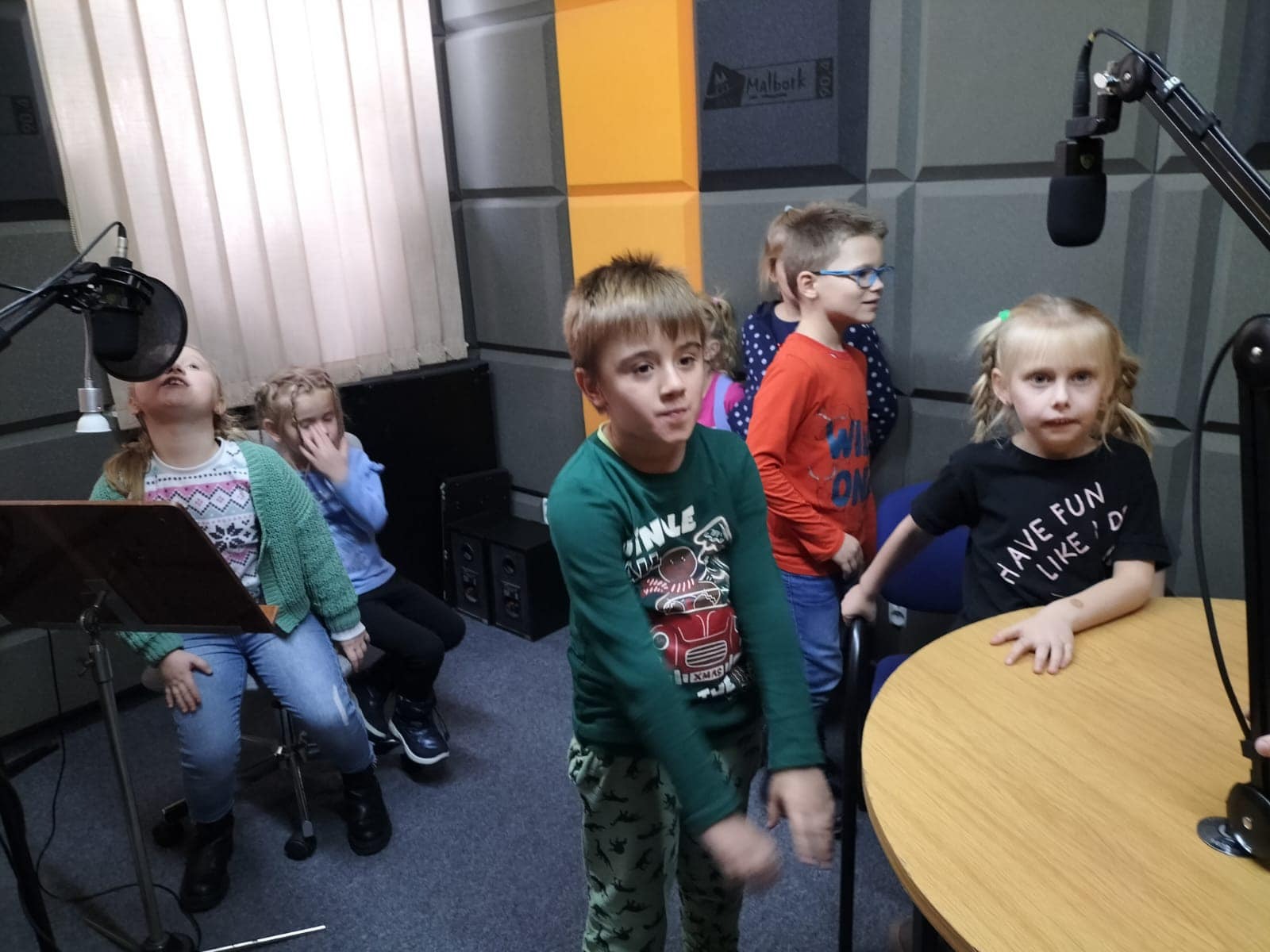 Wizyta klasy 0 w Radio Malbork - Obrazek 4