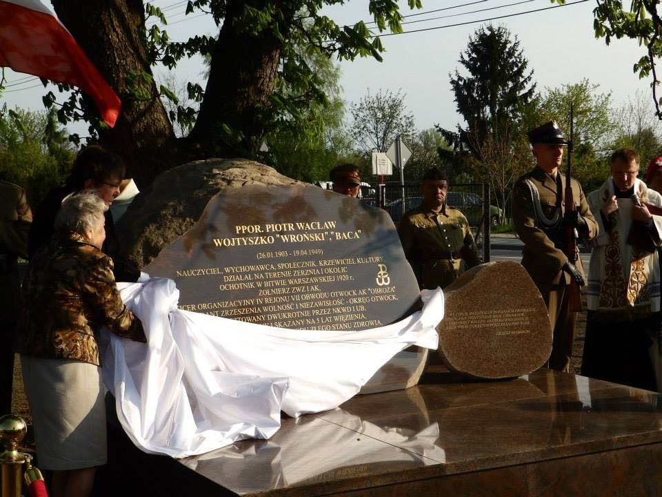 Ewa Wojtyszko - podczas uroczystości odsłonięcia pomnika poświęconego pamięci jej męża Wacława.